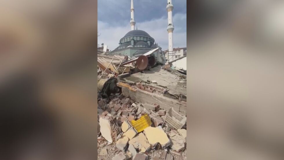 29 сгради се срутиха след новия трус в Турция