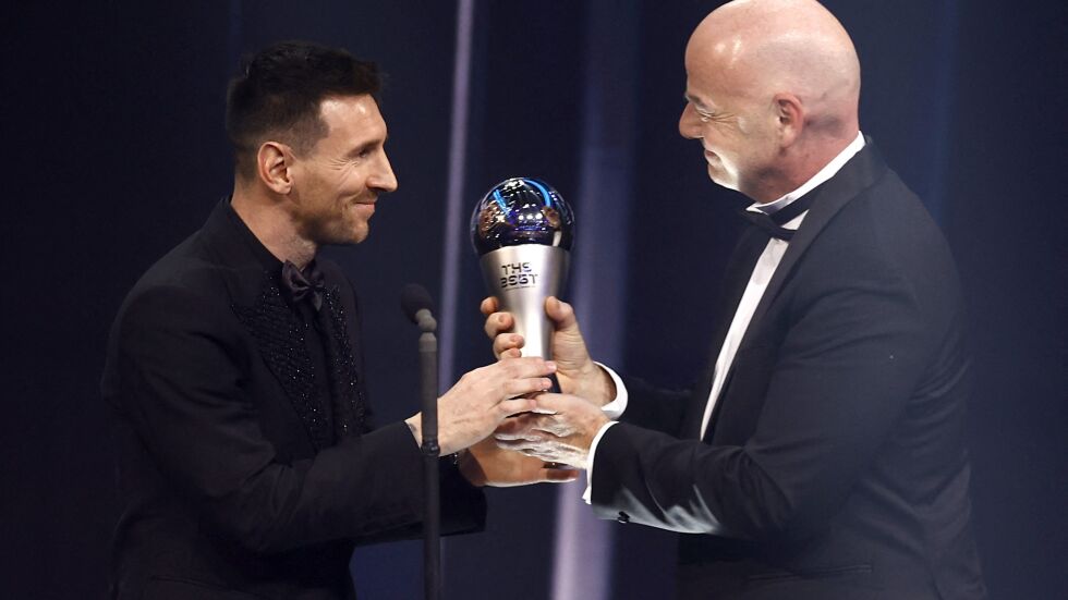 Меси е №1 на ФИФА за 2022 г., и Стоичков връчи награда