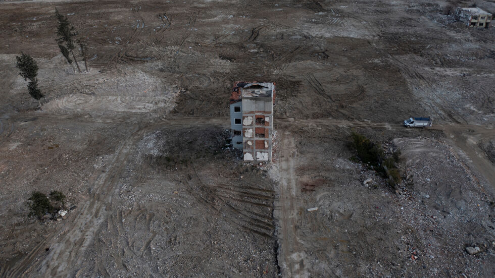 Огромна пустош и нови къщи: Турският град Хатай година след мощния трус (КАДРИ ОТ ДРОН)