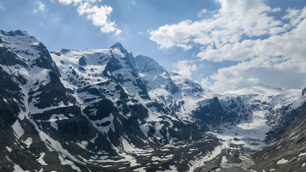 Две нощи на 3205 м височина: Спасиха алпинисти, блокирани под най-високия връх в Австрия
