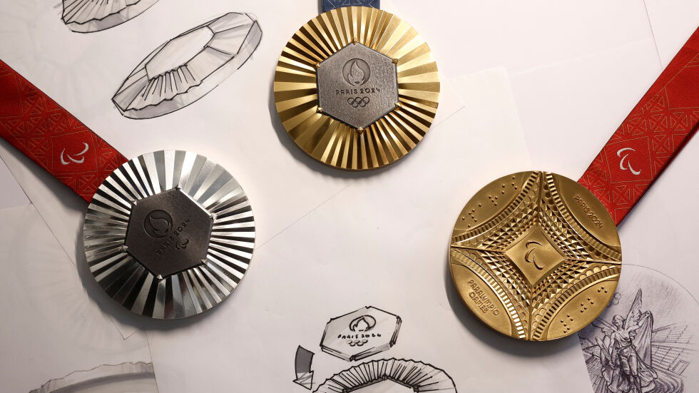 "Да вземат частица от нас": Олимпийските медали са направени с парченца от Айфеловата кула (ВИДЕО)