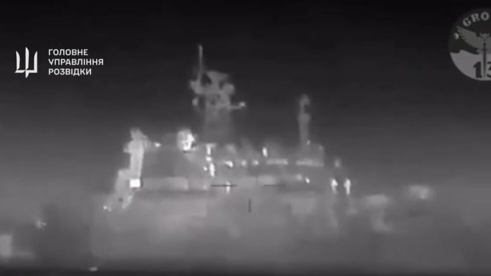 Украински дронове атакуваха голям руски десантен кораб в Черно море
