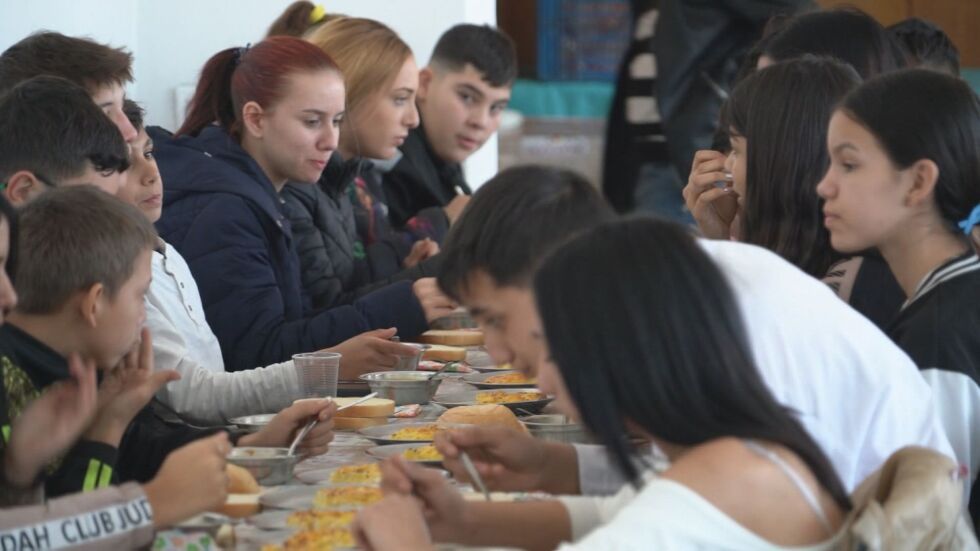 "Вкусна и здравословна": Дарители на БЧК осигуряват "топъл обяд" на сираци и полусираци
