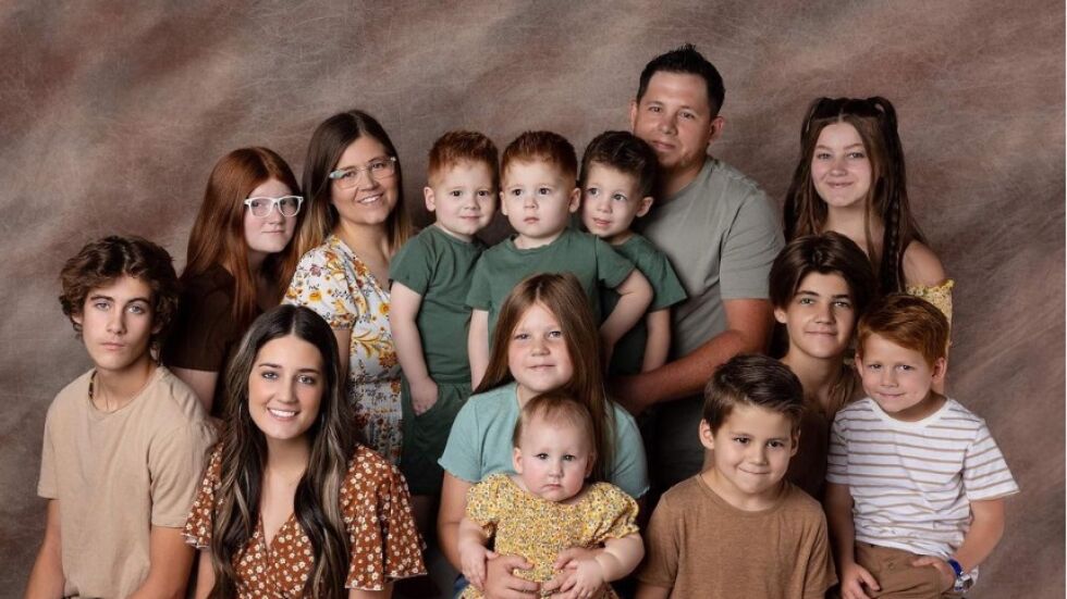 "Затвори си краката!" Майка на 12 деца е критикувана заради избора си да има голямо семейство