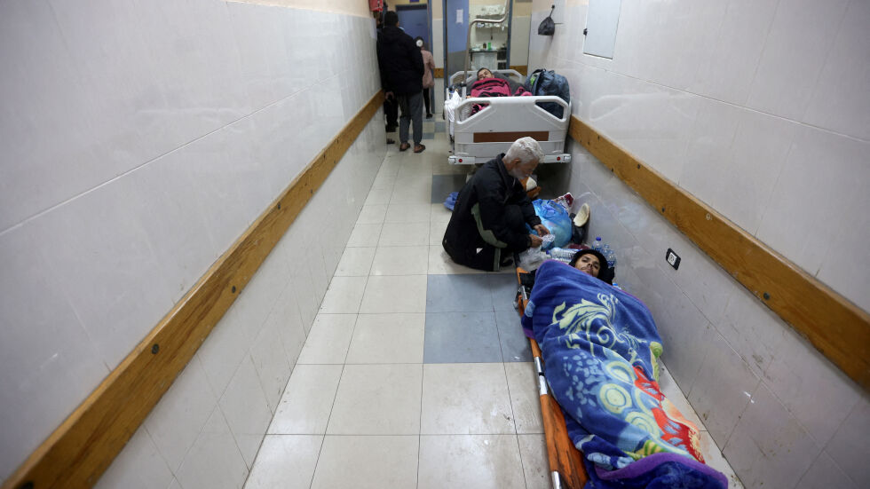 „Оставяме пациентите да крещят с часове“: Лекарите в Газа изнемогват, правят операции без упойки