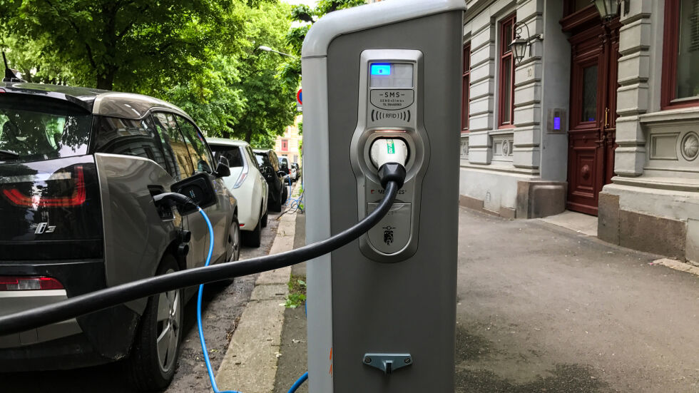 В Германия една на всеки 35 коли вече е електрическа, а колко са в България?