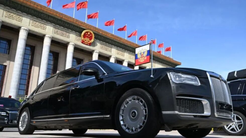 „Специални лични отношения“: Путин подари луксозен автомобил на Ким Чен-ун
