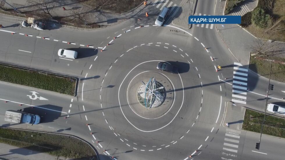 "Абсолютно безумие, безумие": Крива маркировка на кръгово кръстовище в Шумен