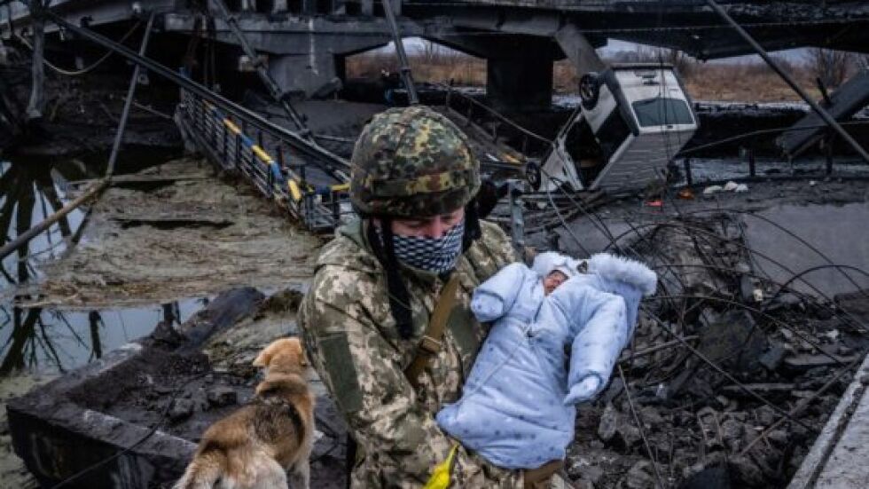 Призрачни градове и милиони разрушени съдби: 2 години войната в Украйна в снимки (ГАЛЕРИЯ)