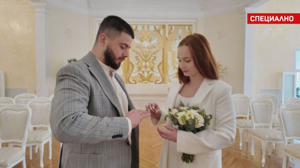 Любов по време на война: Сватбите в Украйна - само с младоженци и фотограф