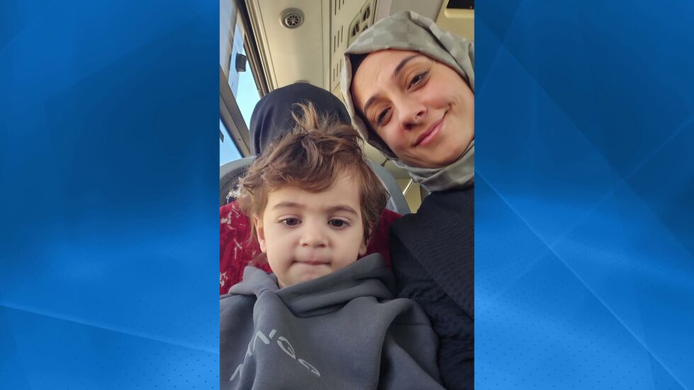  „ Означава вяра “: Как живеят Нежля и Умуд, роден часове след 7,8 по Рихтер в Турция 