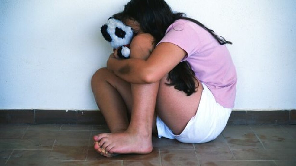 Десетки преписки за насилие над деца в ресорната агенция
