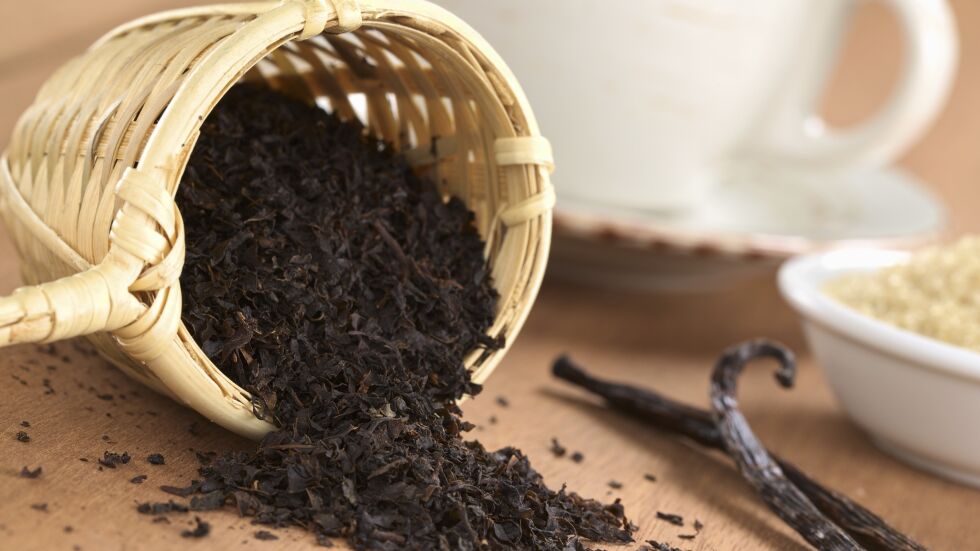 Черен чай - намалява косопада и потъмнява косата