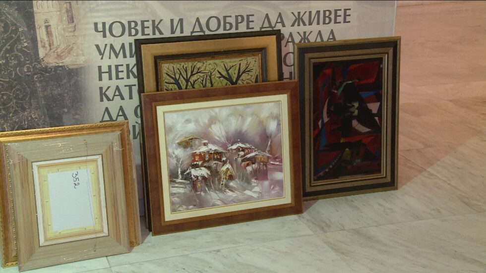 Цветан Василев се лиши от още 30 картини