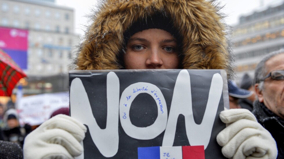 Хиляди хора по света показаха солидарност с Франция (СНИМКИ)