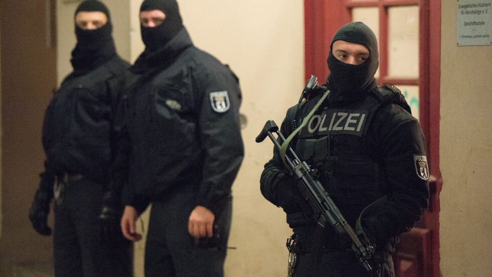 Масови арести на предполагаеми терористи във Франция и Германия