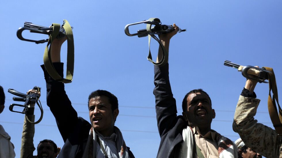 Бунтовниците в Йемен превзеха държавни медии като „стъпка към преврат”