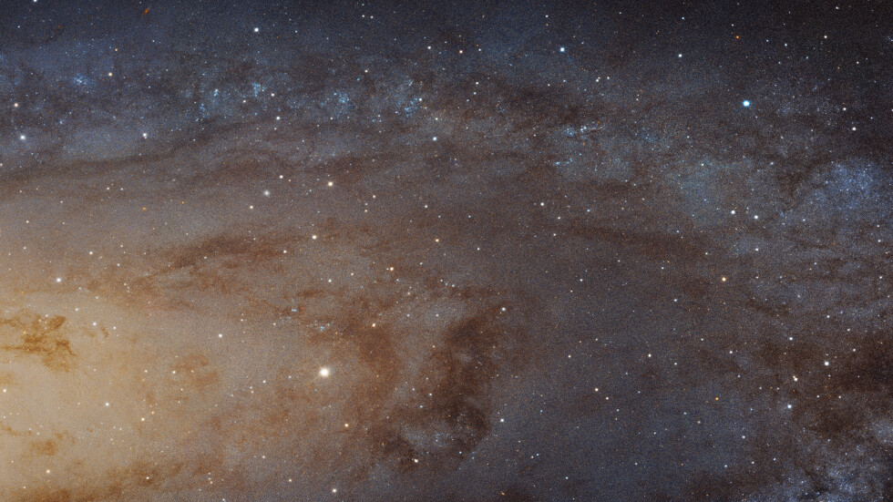 Астрономи откриха близо 40 древни галактики