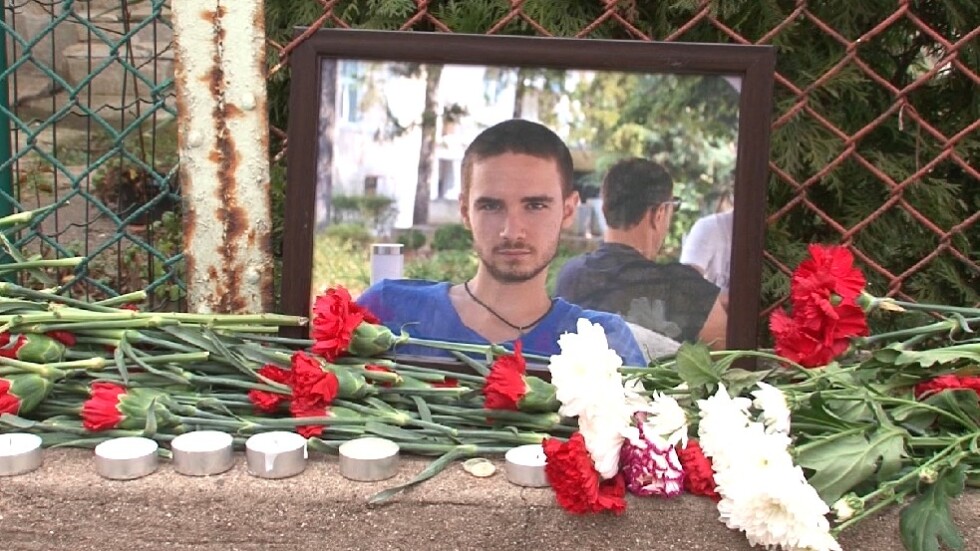 Пуснаха под домашен арест обвинените за смъртта на 18-годишния Тодор