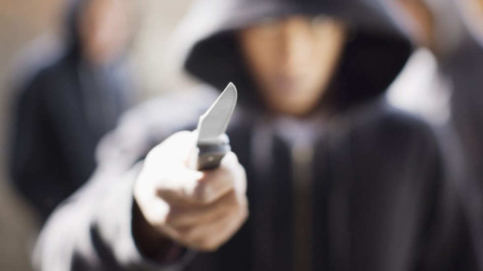 Предначертано убийство: Защо наркозависим напада хората в парка с нож? 