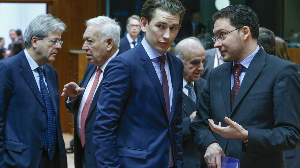 Консерватори и популисти създават коалиционно правителство в Австрия