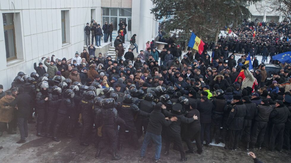Безредици в Молдова заради избора на нов премиер (СНИМКИ)