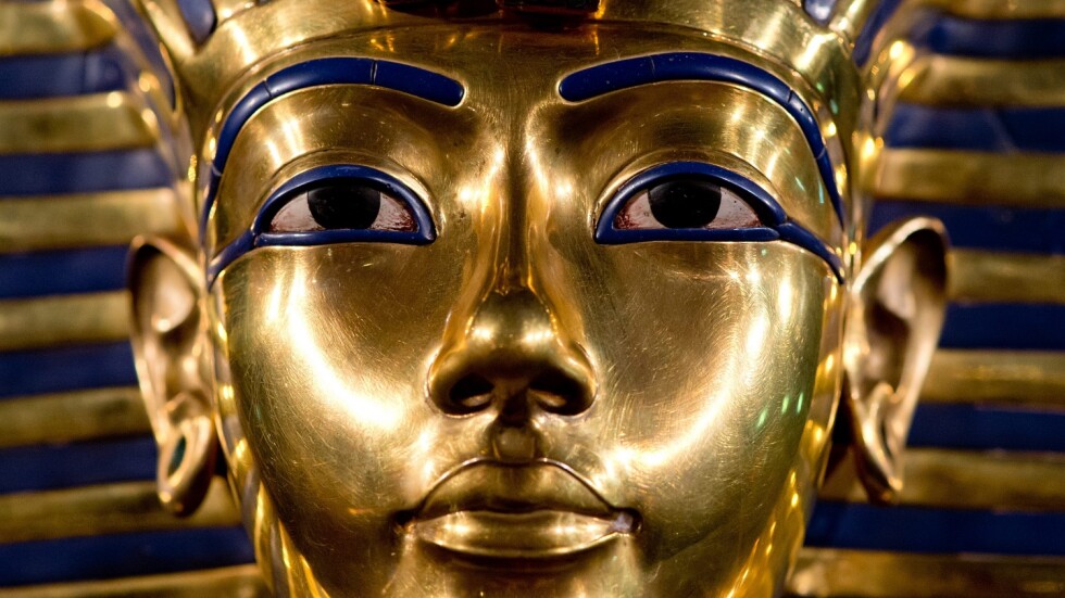 Пренесоха позлатения първи саркофаг на Тутанкамон в Големия египетски музей