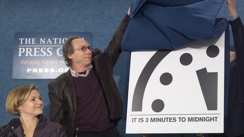„Часовникът на Страшния съд” ще показва три минути до края на света и през 2016 г.