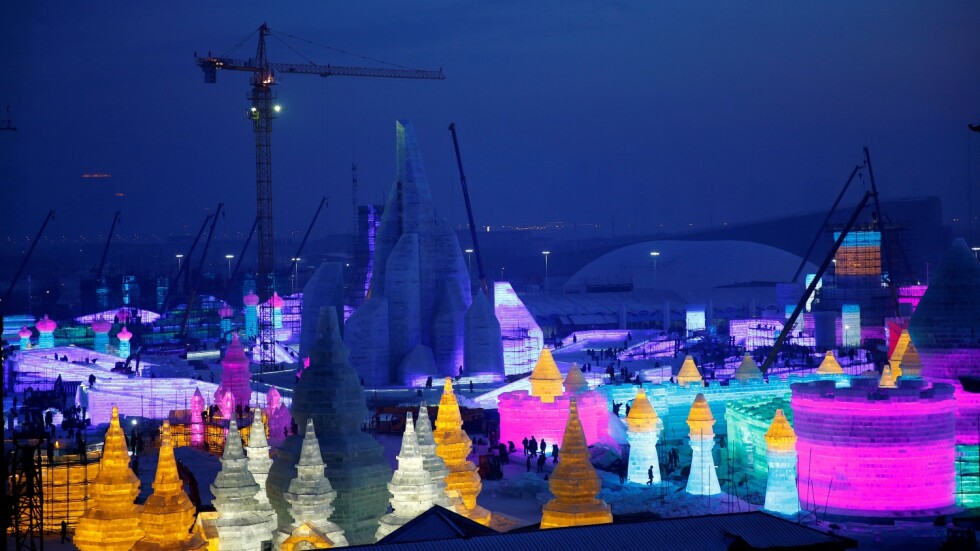 Впечатляващи ледени скулптури на Фестивала на леда в Харбин (ВИДЕО)