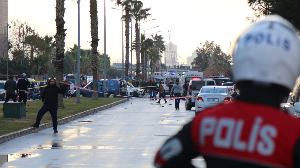 Кола бомба се взриви пред съда в Измир (ВИДЕО)
