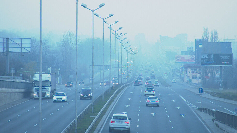 Мерки срещу мръсния въздух в София – безплатен градски транспорт и спиране на коли