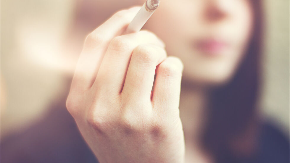 „Гледам да е някъде извън училището, че не е учтиво“: Защо подрастващите пушат?
