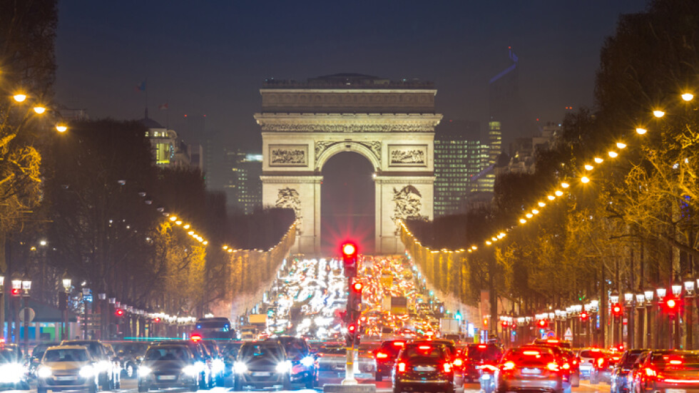 Париж пусна нови винетки, показващи вредните емисии на колите