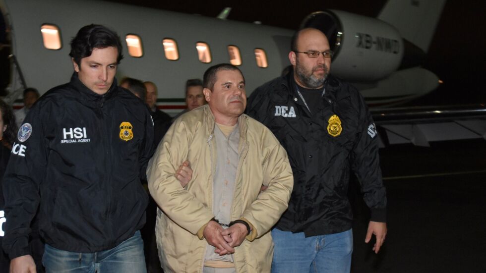 Наркобаронът Ел Чапо беше екстрадиран в САЩ