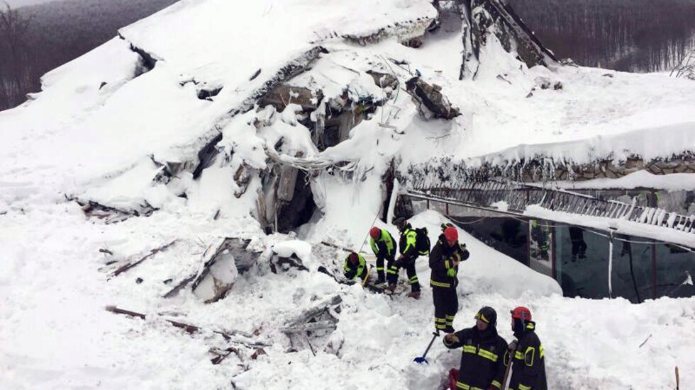 Спасителната операция след затрупания от лавина хотел в Италия е към края си