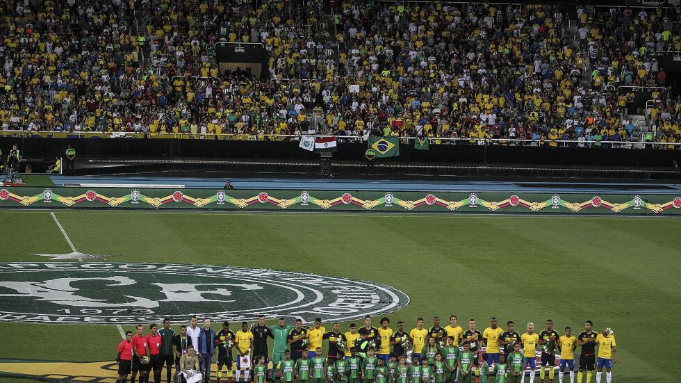 Бразилия и Колумбия играха в памет на жертвите от "Шапекоензе" (ВИДЕО И ГАЛЕРИЯ)