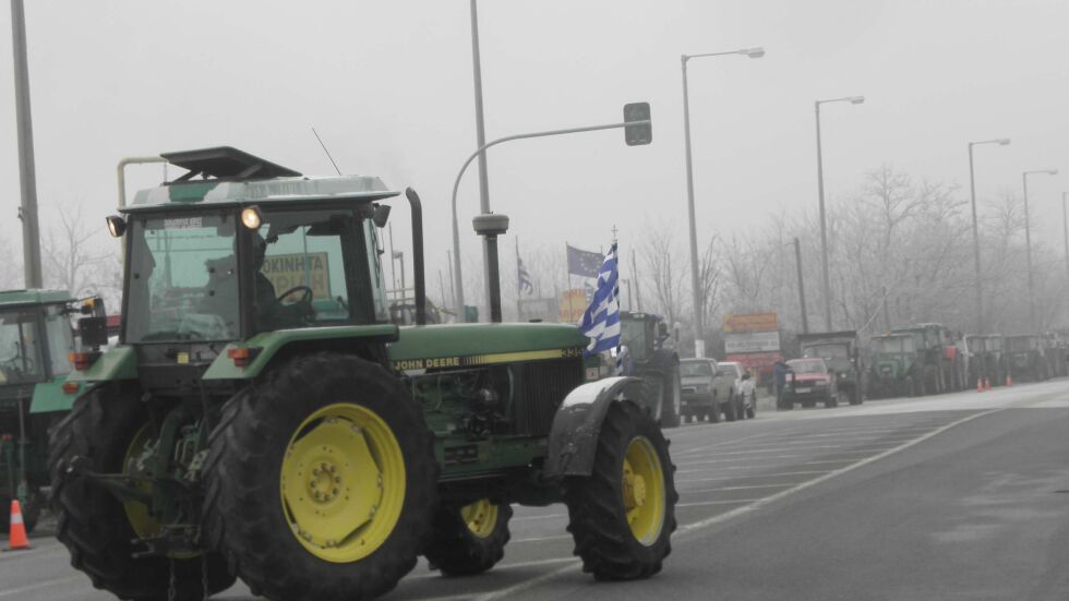 Гръцки фермери успяха да блокират за час пътя към България