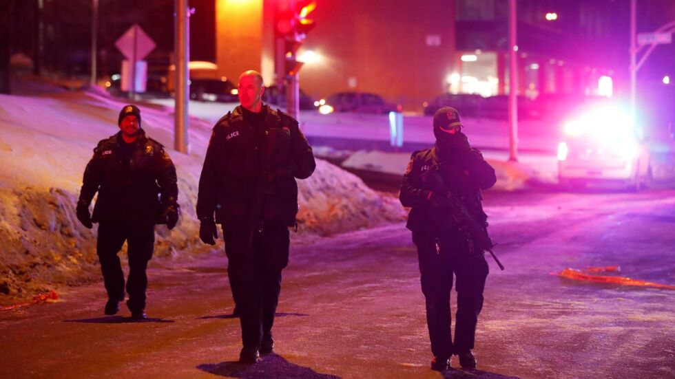 Стрелба в джамия в Квебек: Шестима са убити 
