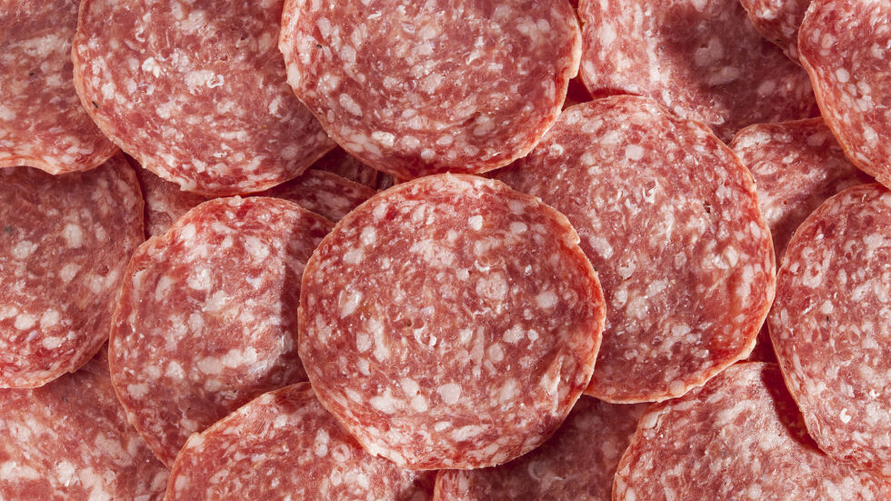Обработеното месо в колбасите повишава риска от рак на гърдата