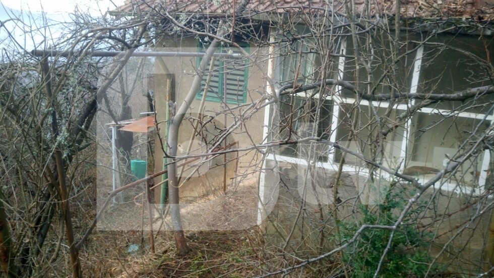 Къщата, в която беше намерено тялото на Росен Ангелов (СНИМКИ)