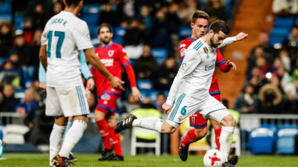 "Реал" се изложи на "Бернабеу", но продължава напред за Купата