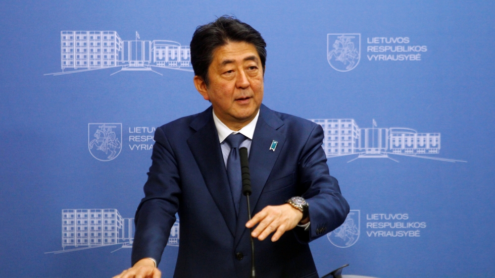 Простреляха в гръб бившия премиер на Япония Шиндзо Абе