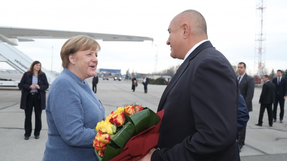 Ангела Меркел пристигна на работно посещение в София (ВИДЕО И СНИМКИ)