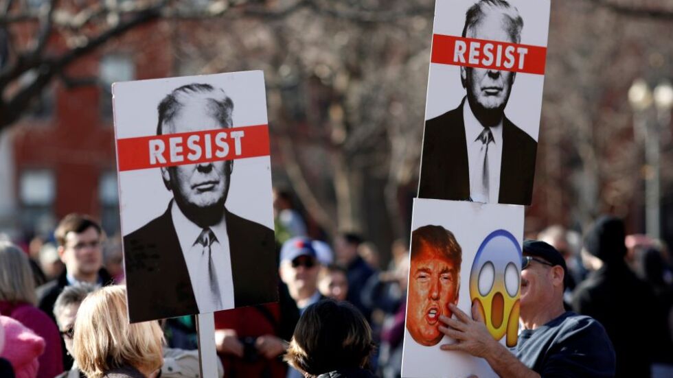 Стотици хиляди се включиха в анти-Тръмп протестите в САЩ (СНИМКИ и ВИДЕО)