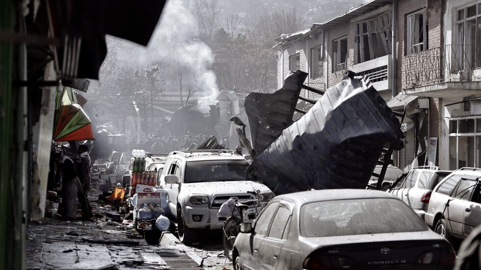 Мощна експлозия разтърси центъра на Кабул, 95 души са убити 