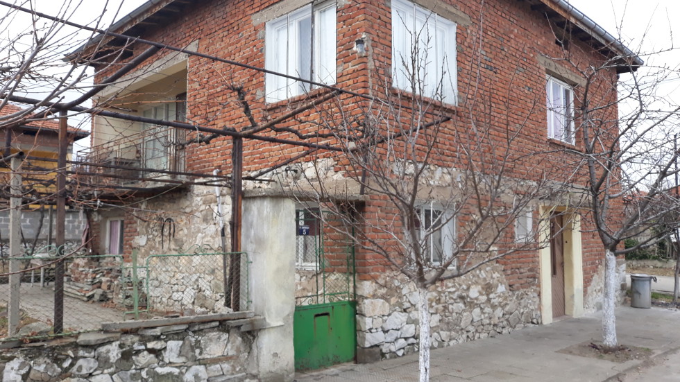 86-годишен мъж е в болница след нанесен побой в дома му в Белащица  