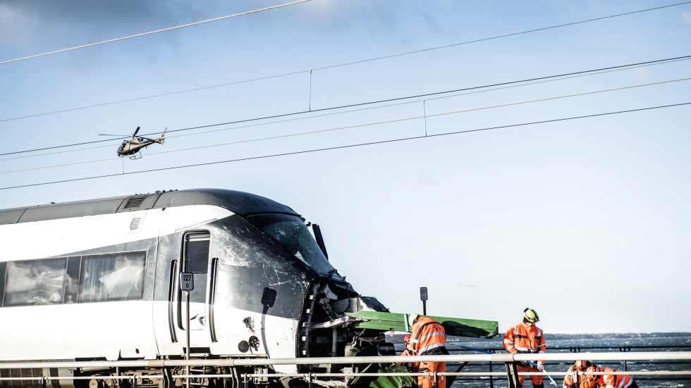 Влаков инцидент на мост в Дания, шестима души загинаха