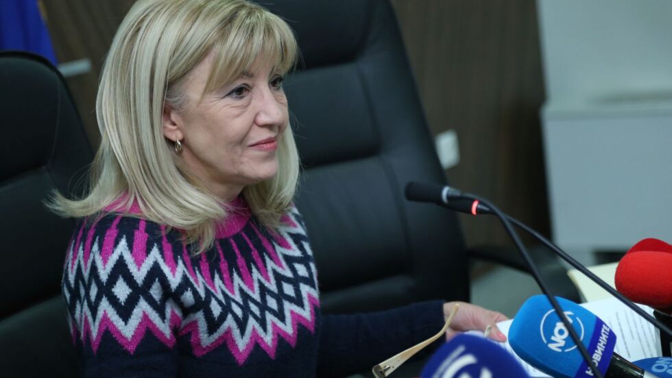 Петя Аврамова за е-винетките: Ще потърсим санкции и неустойки 