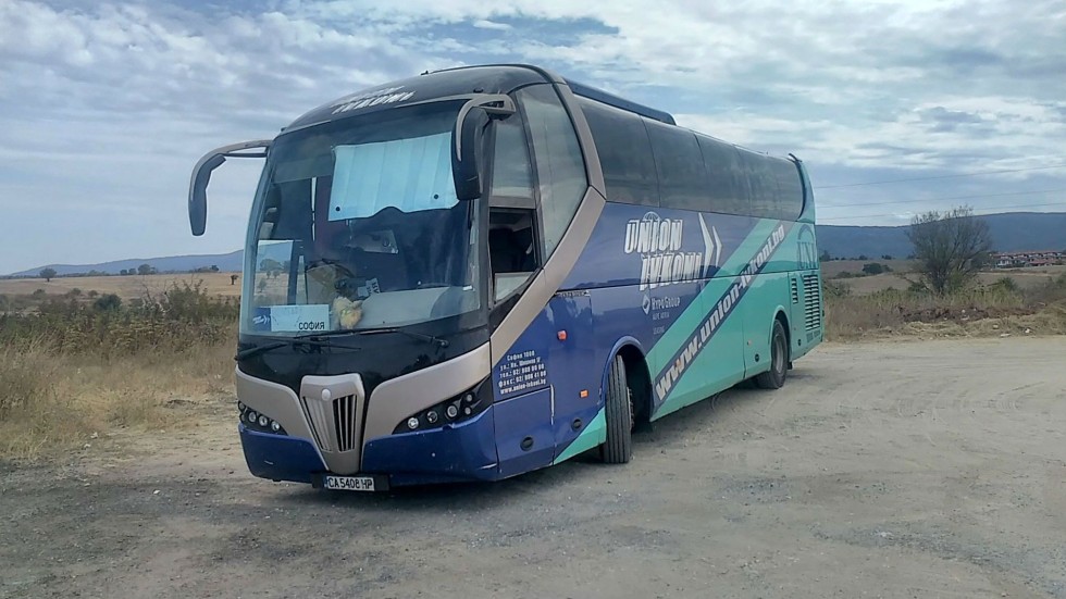 Българи останаха 17 часа на пътя заради развален автобус