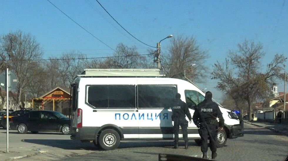 Напрежение и полицейска блокада в пловдивското село Войводиново